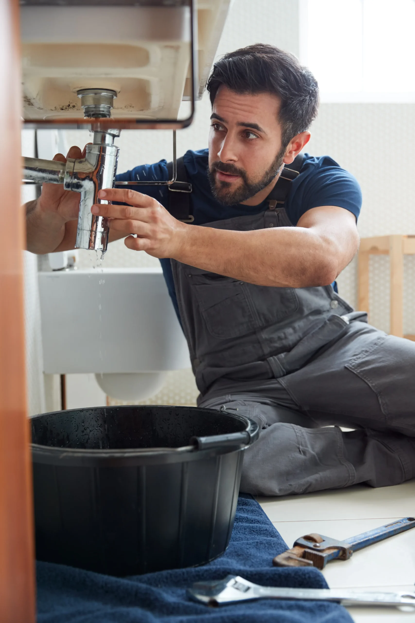 Idraulico Elettrosaniterm al lavoro